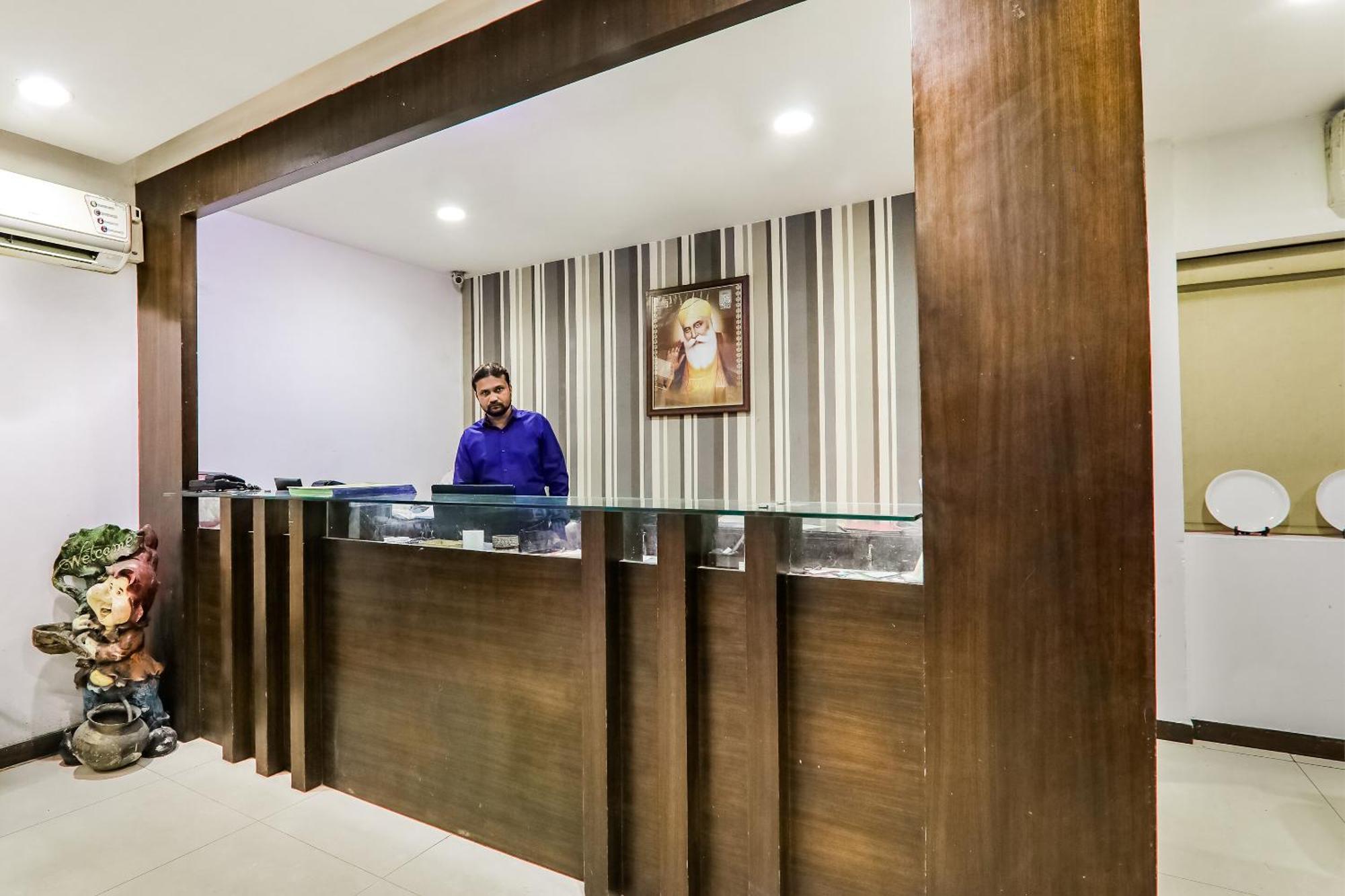 Hotel Sita Kiran Барейли Екстериор снимка