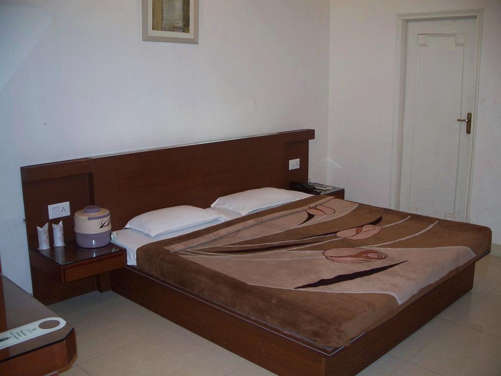 Hotel Sita Kiran Барейли Екстериор снимка