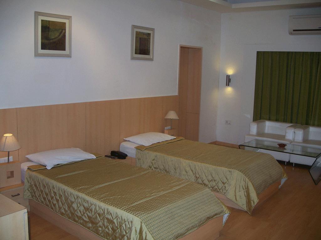 Hotel Sita Kiran Барейли Екстериор снимка