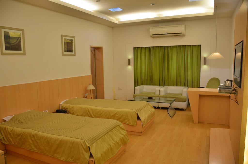 Hotel Sita Kiran Барейли Екстериор снимка